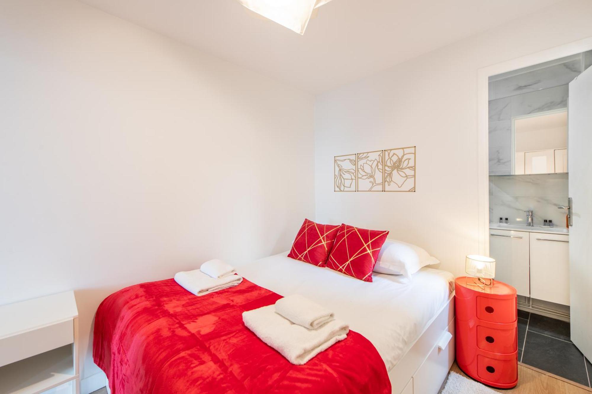 Spacious And Bright 2-Bedroom Large Apartment Very Close To Paris - Near Metro บูโลญบียองกูร์ ภายนอก รูปภาพ