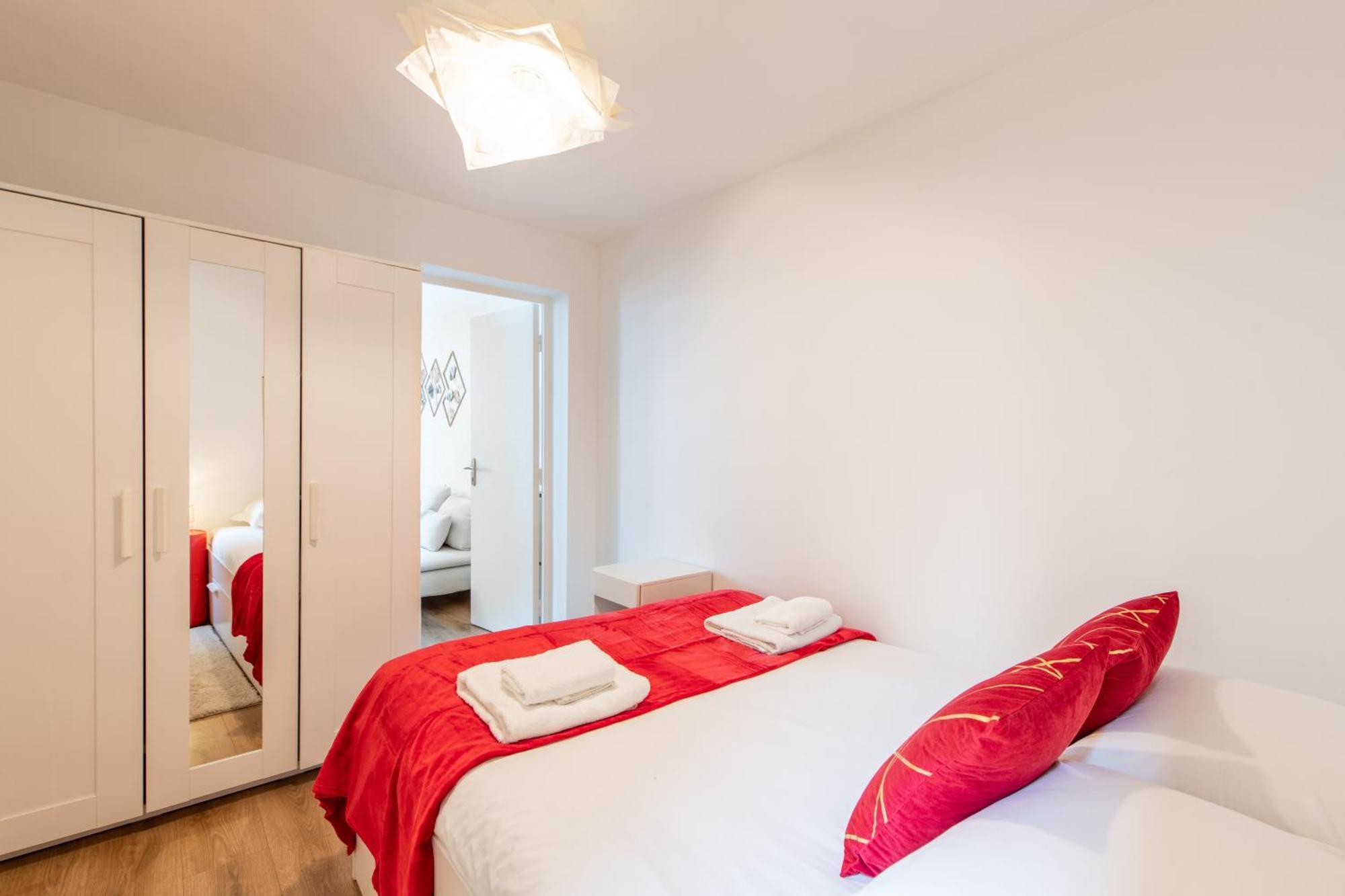 Spacious And Bright 2-Bedroom Large Apartment Very Close To Paris - Near Metro บูโลญบียองกูร์ ภายนอก รูปภาพ
