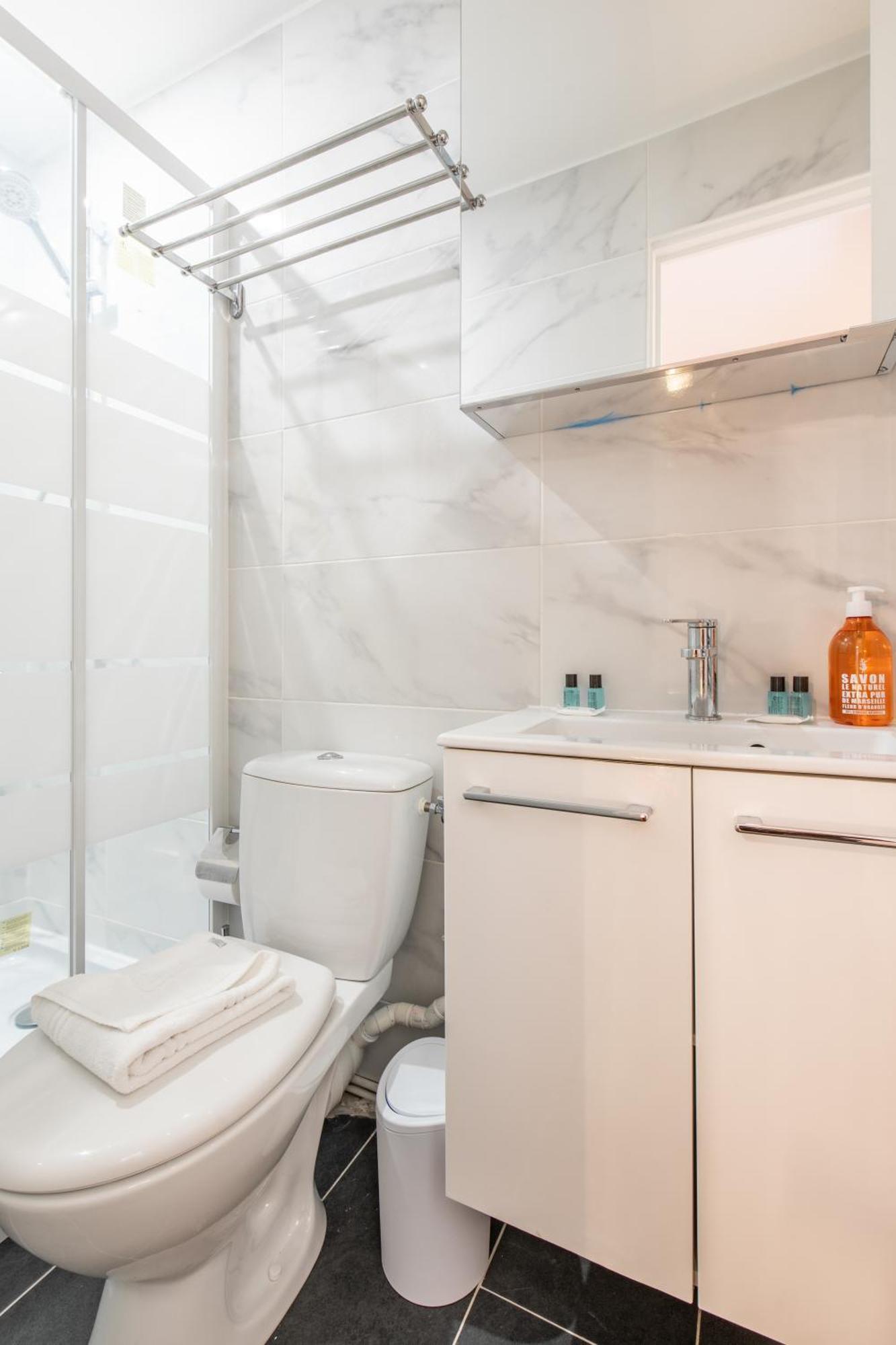 Spacious And Bright 2-Bedroom Large Apartment Very Close To Paris - Near Metro บูโลญบียองกูร์ ภายนอก รูปภาพ